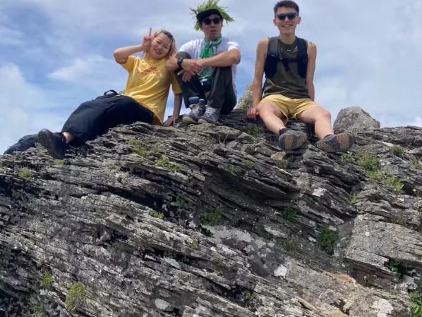 Hikers on a rocky outcrop on Utsukushigahara